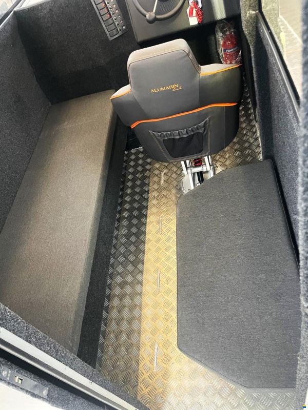 Alumarin 830 Cabin