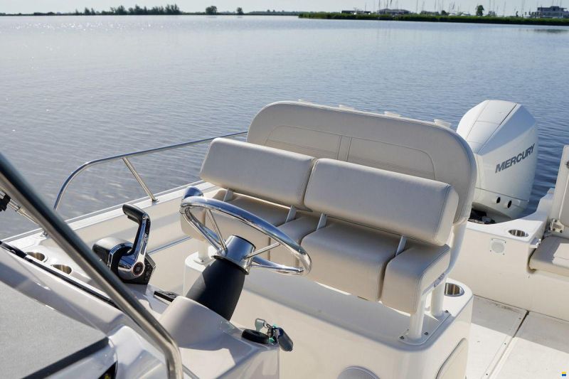 Boston Whaler 210 Montauk