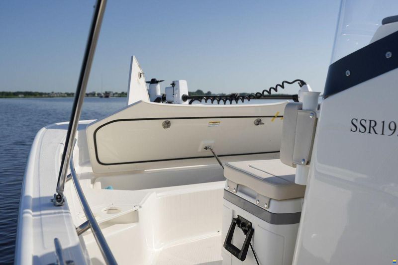 Boston Whaler 210 Montauk