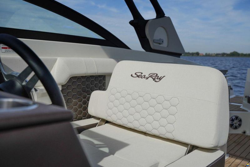 Sea Ray SDX 290 Outboard