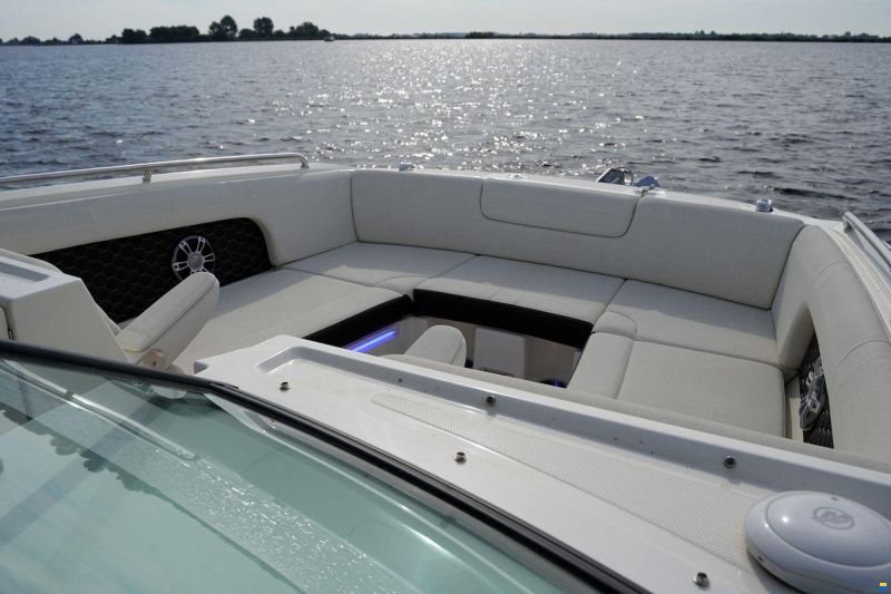 Sea Ray SDX 290 Outboard