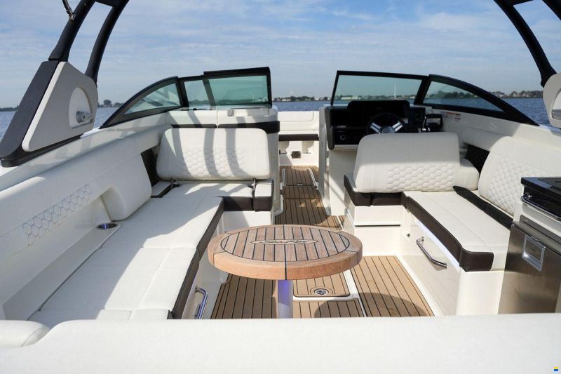 Sea Ray SDX 290 Outboard