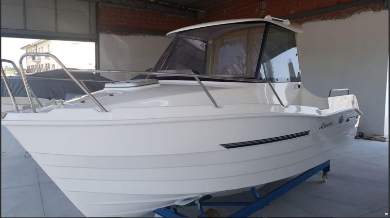 Manara 550 Pilothouse