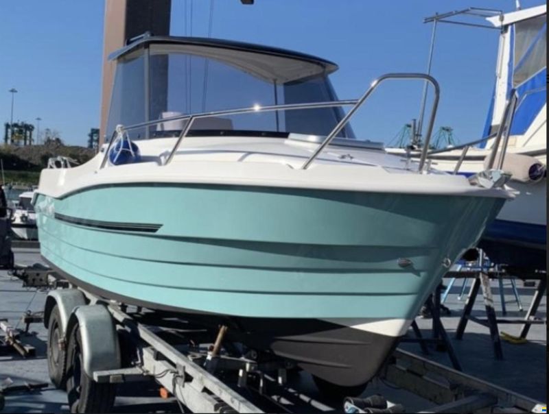 Manara 550 Pilothouse