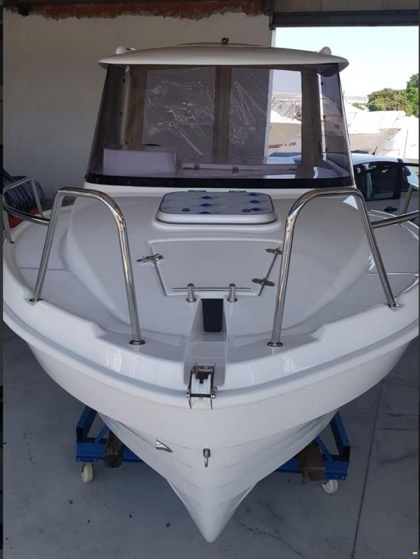 Manara 550 Pilothouse