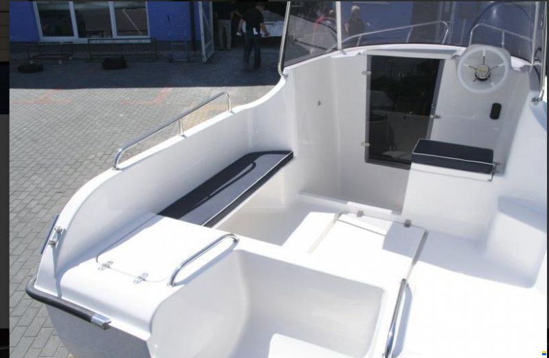 Manara 550 Pilothouse