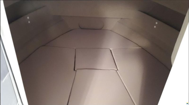 Manara 550 Pilothouse