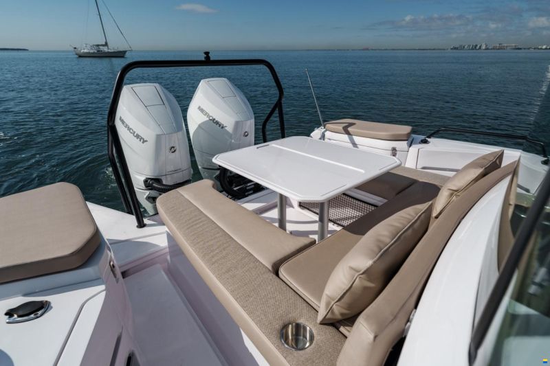 Axopar 37 Cross Cabin