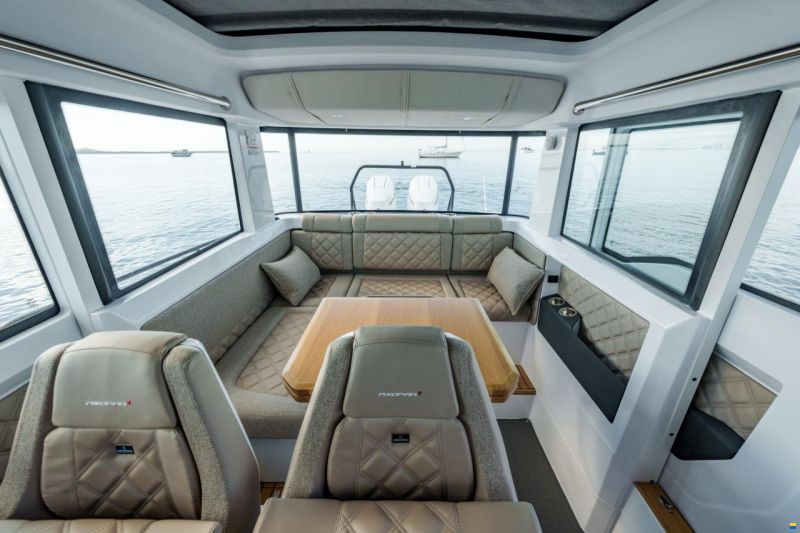 Axopar 37 Cross Cabin