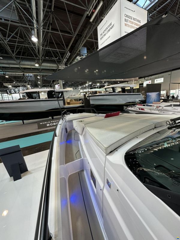 Axopar 37 Sun Top - Iconic Edition