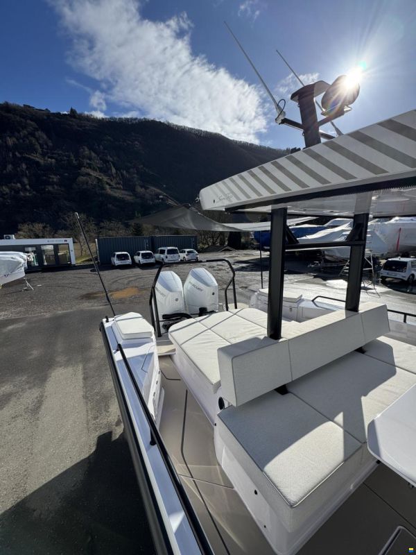 Axopar 37 Sun Top - Iconic Edition