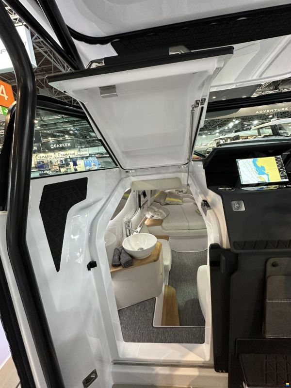 Axopar 37 Sun Top - Iconic Edition