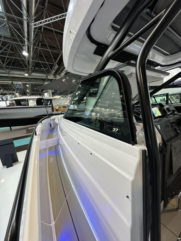 Axopar 37 Sun Top - Iconic Edition