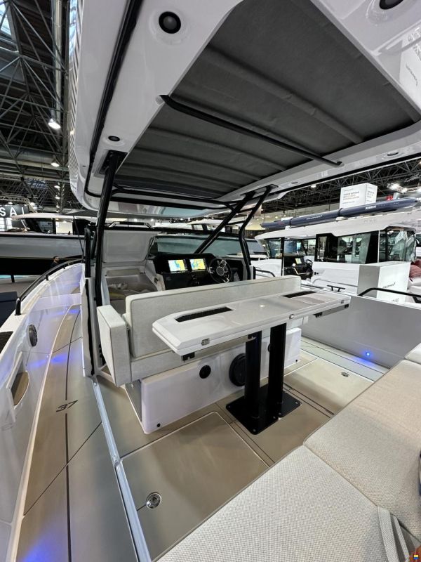 Axopar 37 Sun Top - Iconic Edition