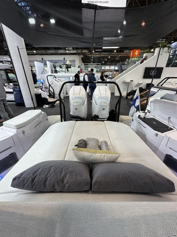 Axopar 37 Sun Top - Iconic Edition