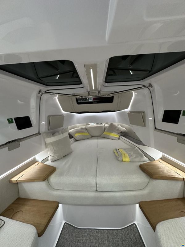 Axopar 37 Sun Top - Iconic Edition