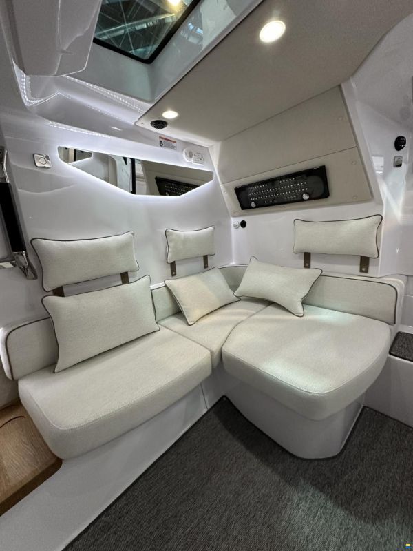 Axopar 37 Sun Top - Iconic Edition