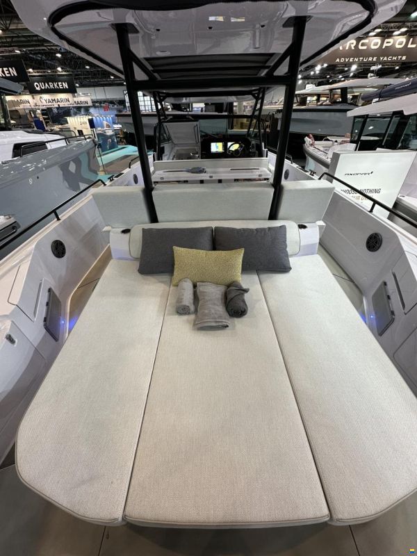 Axopar 37 Sun Top - Iconic Edition