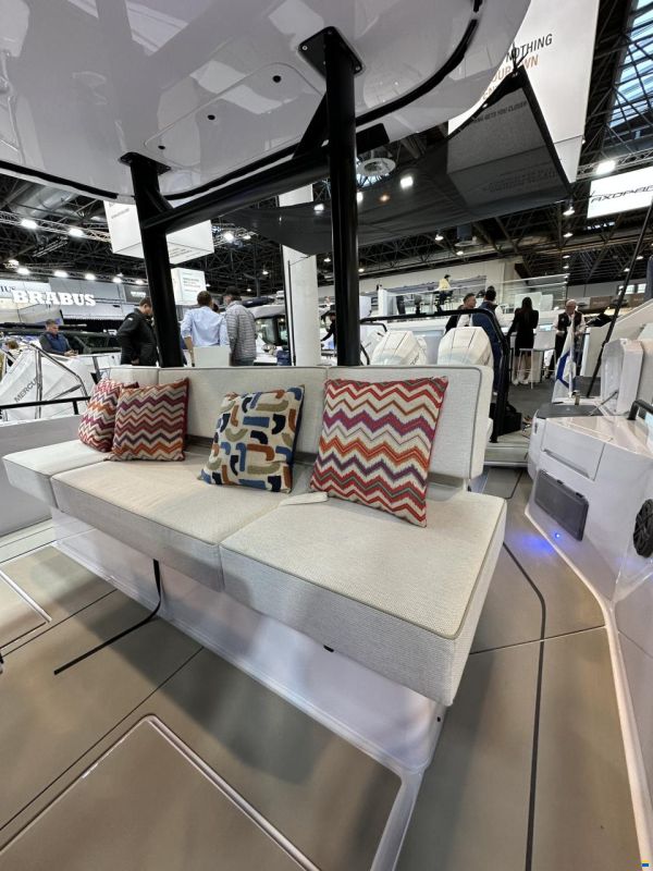 Axopar 37 Sun Top - Iconic Edition