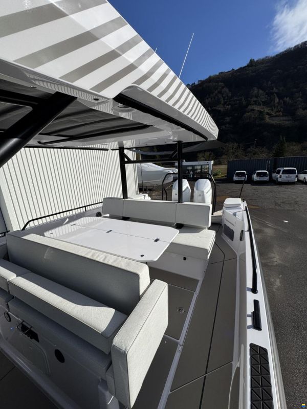 Axopar 37 Sun Top - Iconic Edition