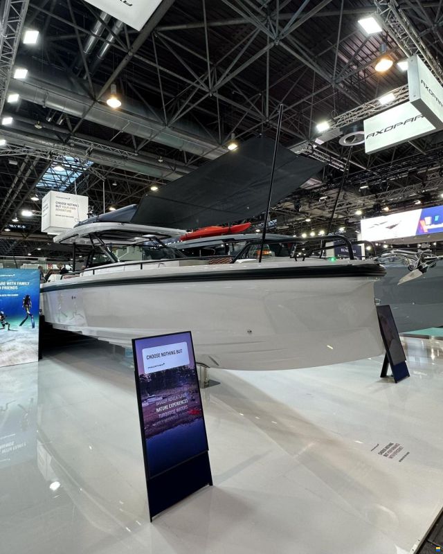 Axopar 37 Sun Top - Iconic Edition