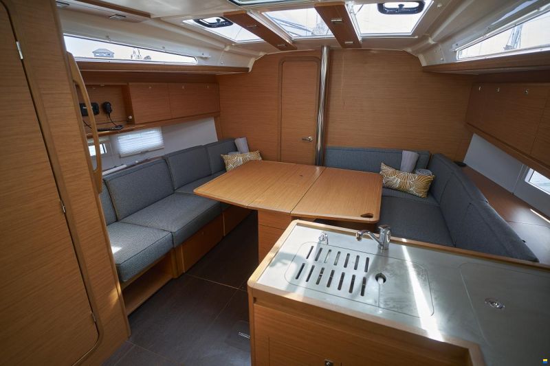 Dufour 390