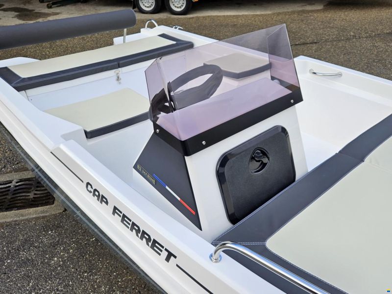 B2 Marine Cap Ferret 135 Open + Mercury 8 EFI