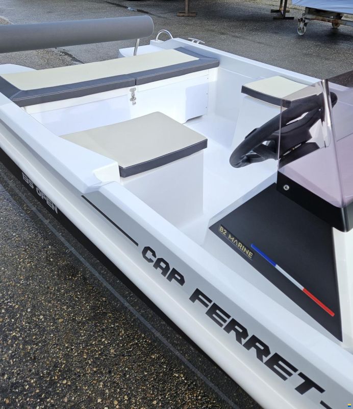 B2 Marine Cap Ferret 135 Open + Mercury 8 EFI