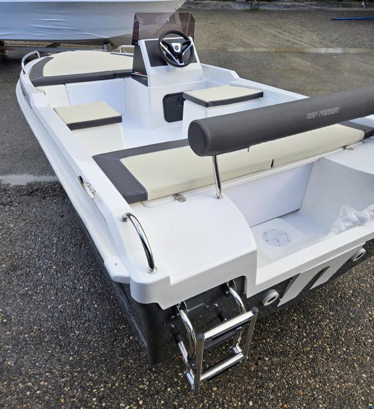 B2 Marine Cap Ferret 135 Open + Mercury 8 EFI