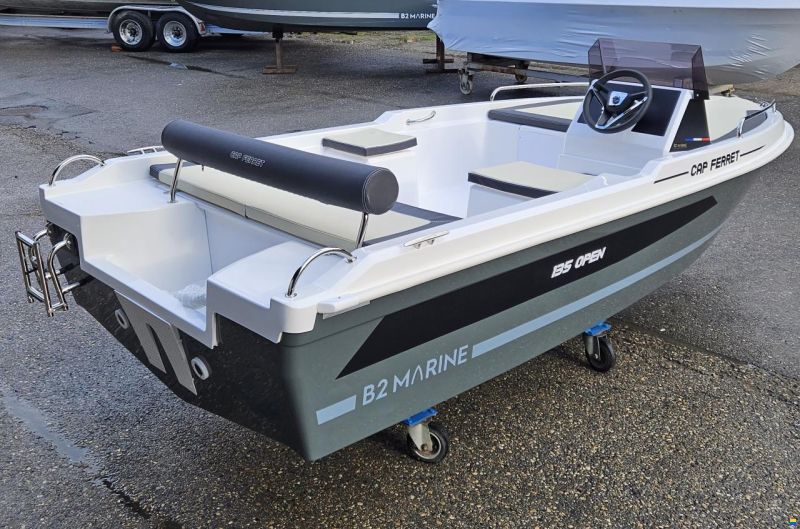 B2 Marine Cap Ferret 135 Open + Mercury 8 EFI