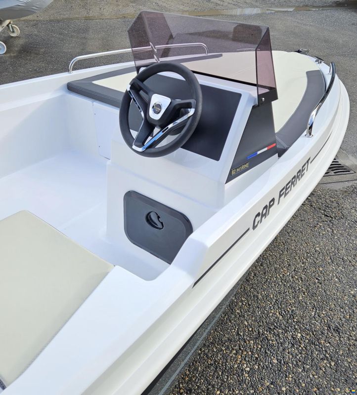 B2 Marine Cap Ferret 135 Open + Mercury 8 EFI