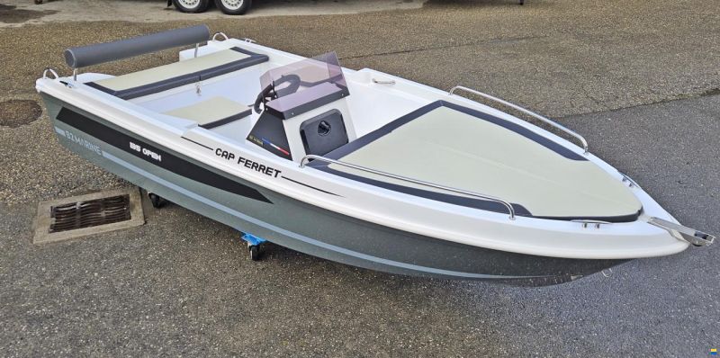 B2 Marine Cap Ferret 135 Open + Mercury 8 EFI