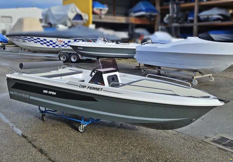 B2 Marine Cap Ferret 135 Open + Mercury 8 EFI