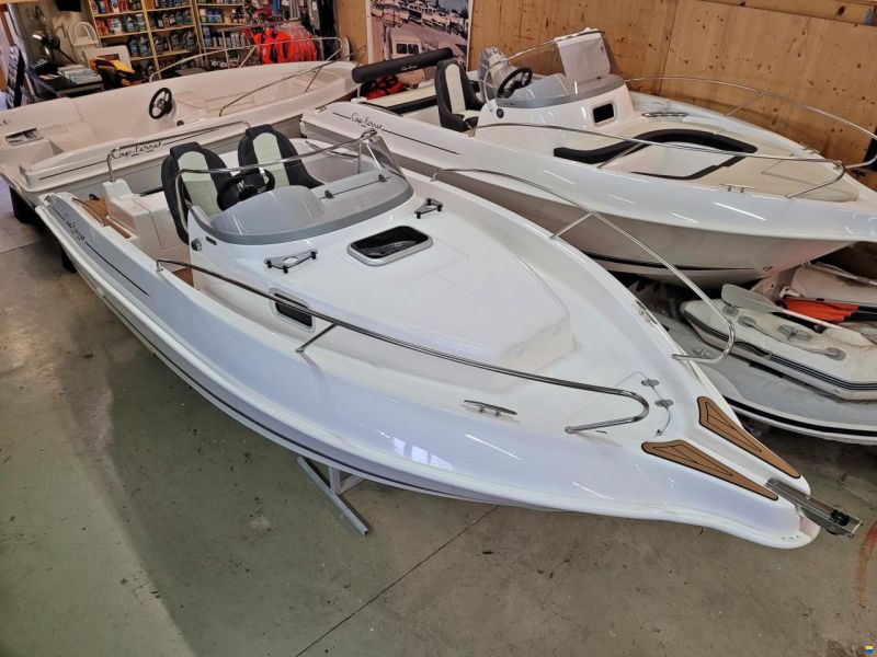 B2 Marine Cap Ferret 572 Cruiser