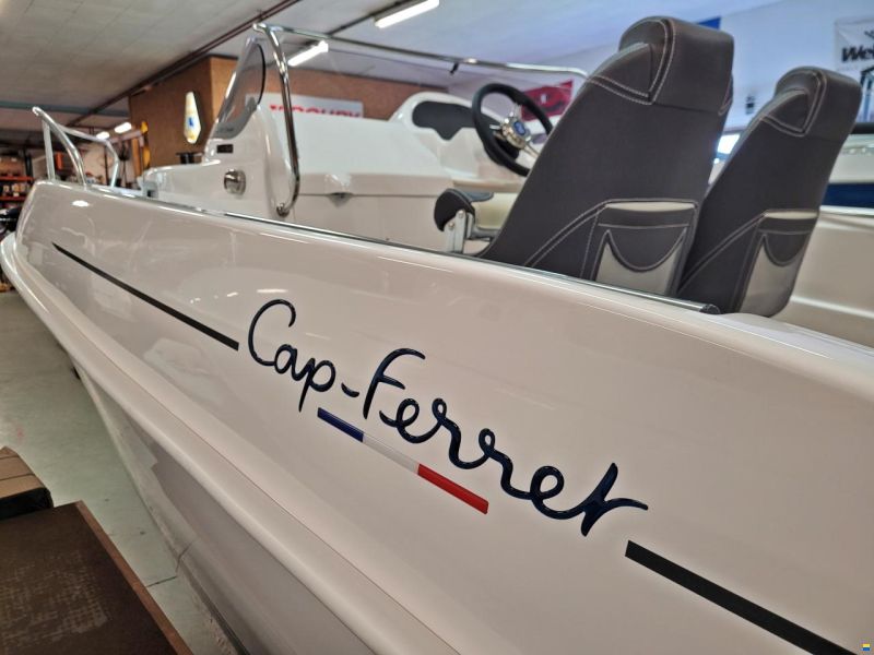 B2 Marine Cap Ferret 572 Cruiser