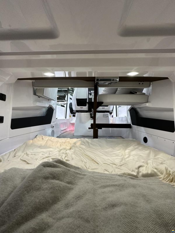 Axopar 29 XC Cross Cabin