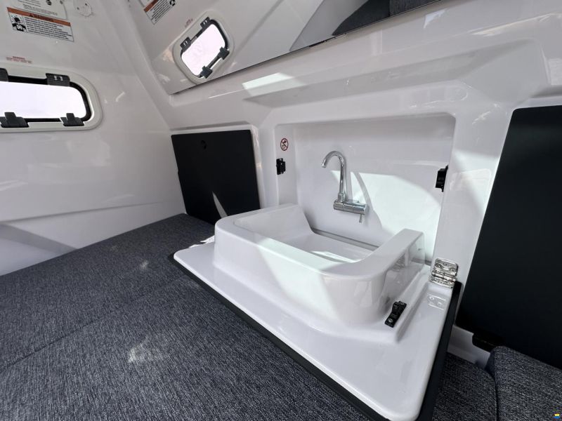 Axopar 29 Cross Cabin