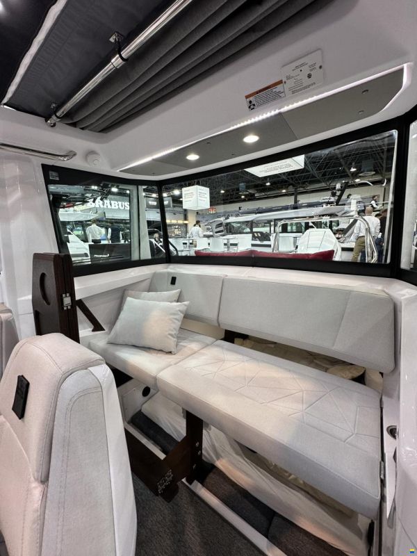 Axopar 29 XC Cross Cabin