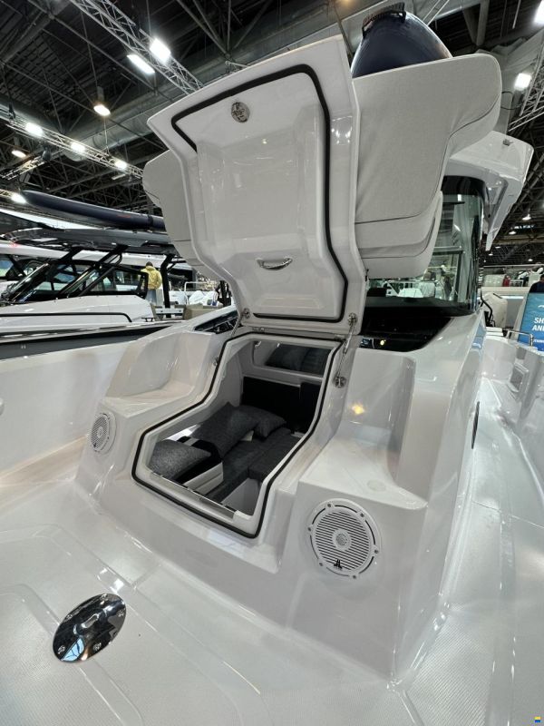 Axopar 29 XC Cross Cabin