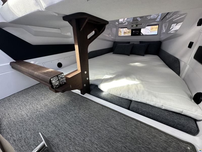 Axopar 29 Cross Cabin