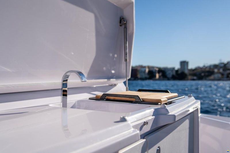 Axopar 29 XC Cross Cabin