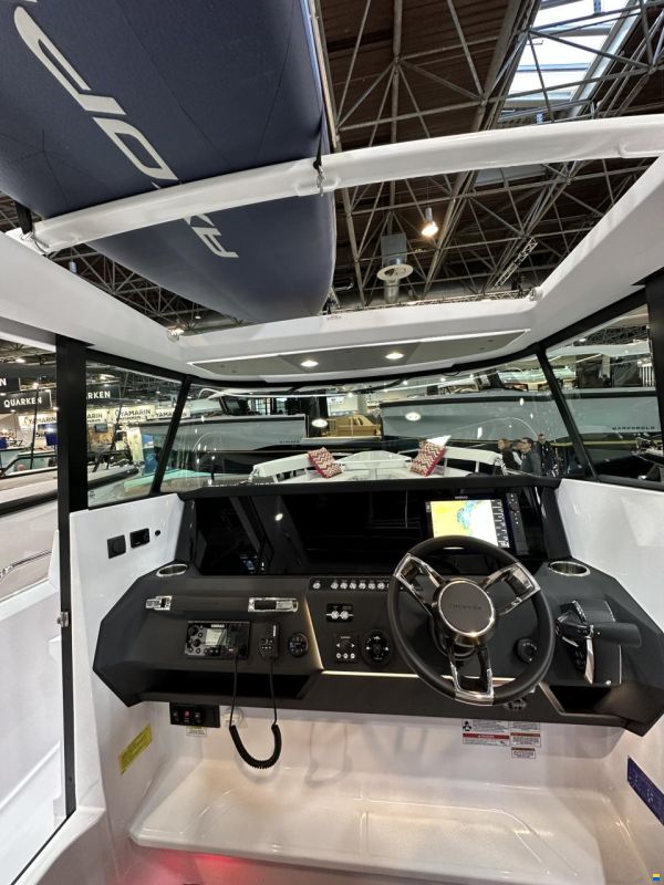 Axopar 29 XC Cross Cabin