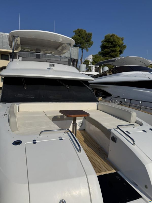 Azimut Magellano 66