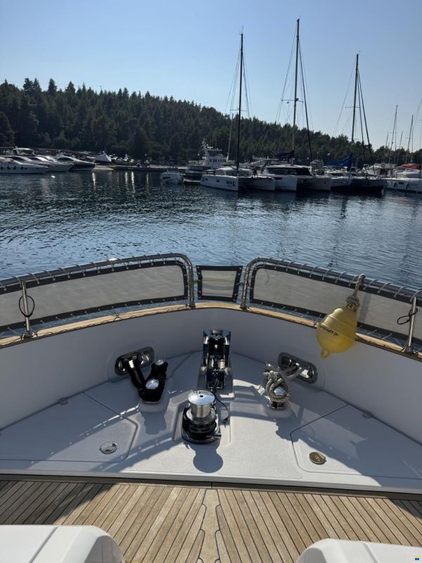 Azimut Magellano 66