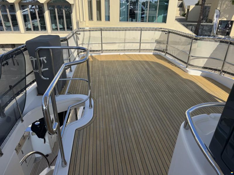 Azimut Magellano 66