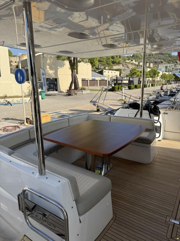 Azimut Magellano 66