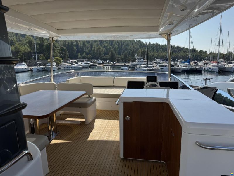 Azimut Magellano 66