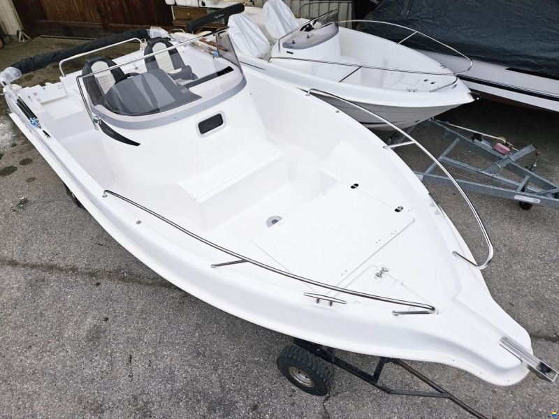 B2 Marine Cap Ferret 702 Open