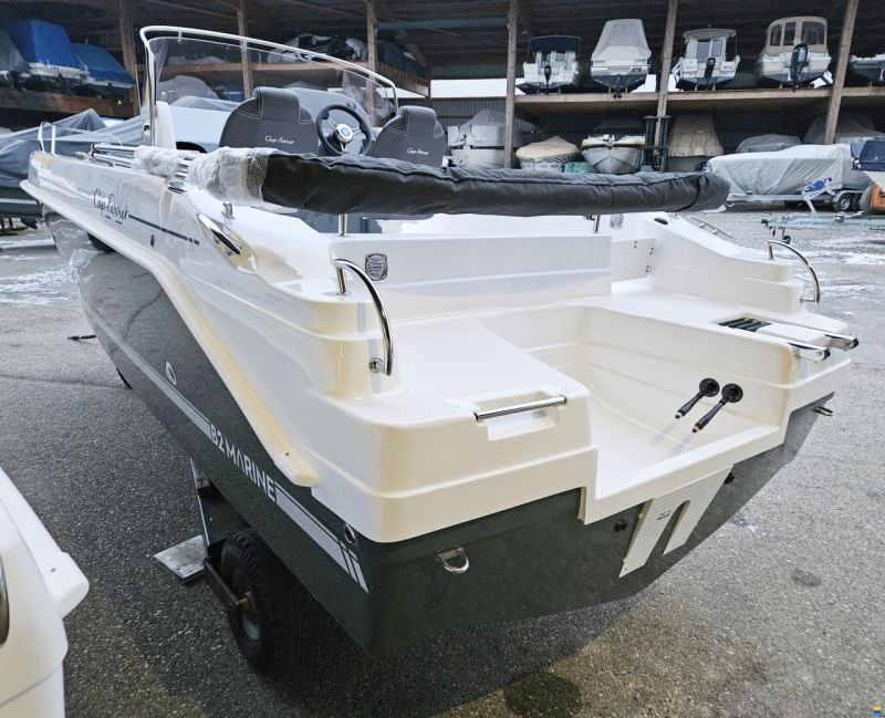 B2 Marine Cap Ferret 702 Open