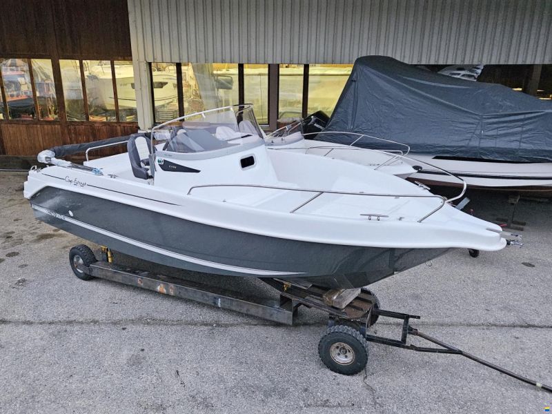 B2 Marine Cap Ferret 702 Open